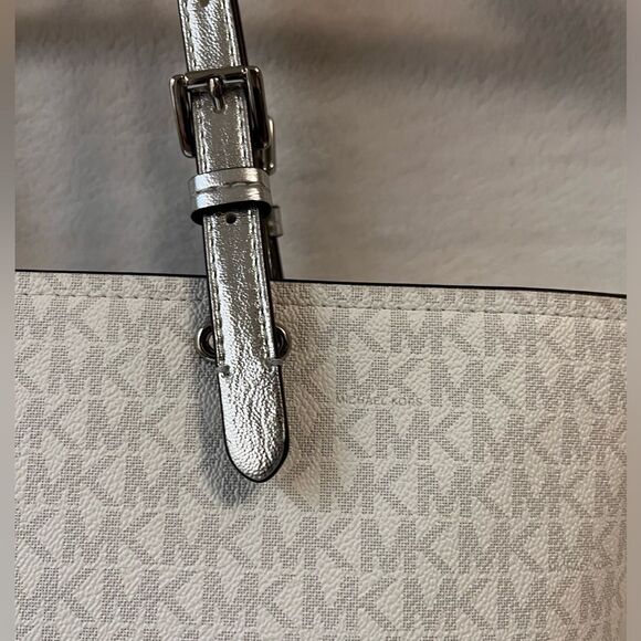 MK Jet Set Tote Bag Canvas Signature Logo All Over Print Front Pockets - Picture 3 of 5